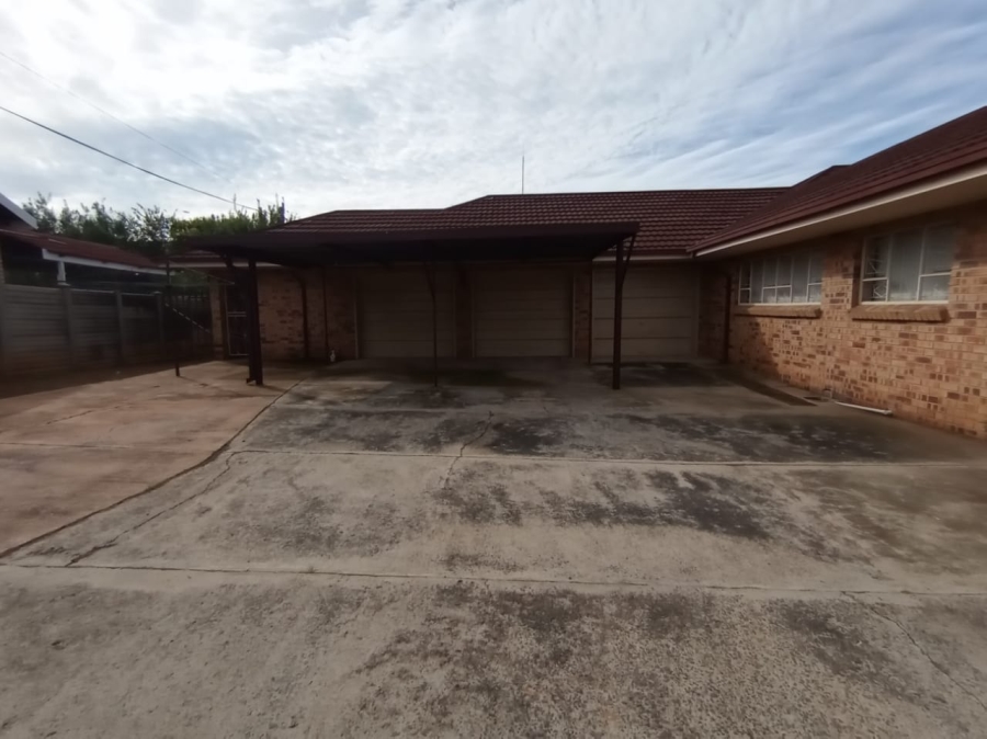 4 Bedroom Property for Sale in Parys Free State